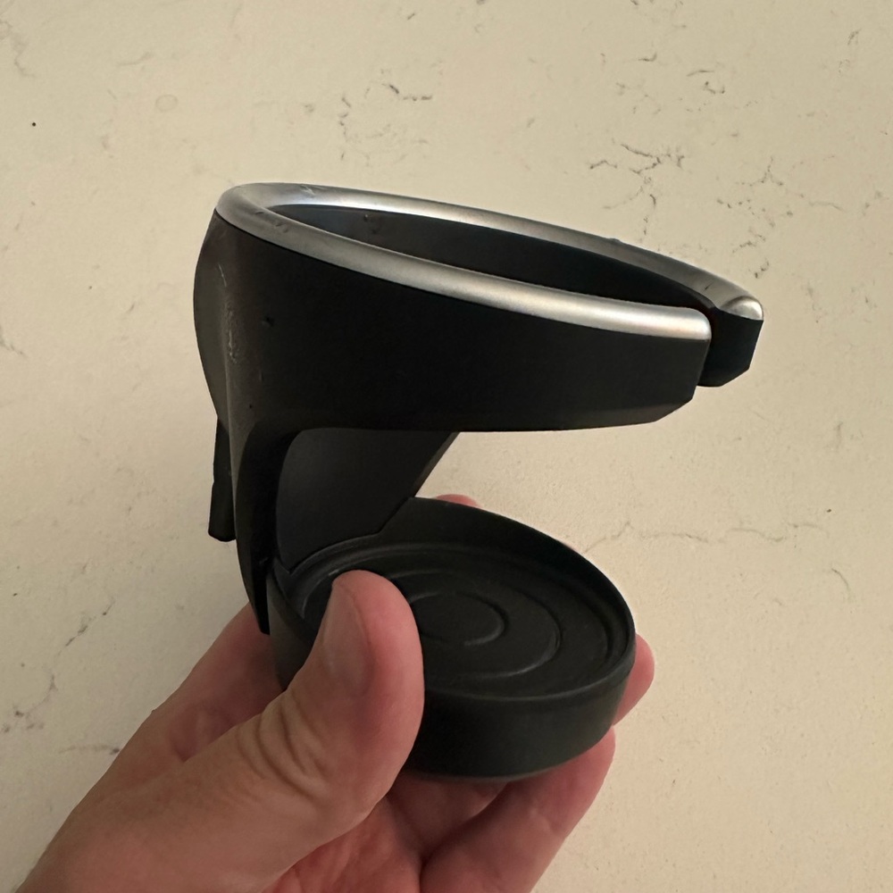 BMW i3 cup holder